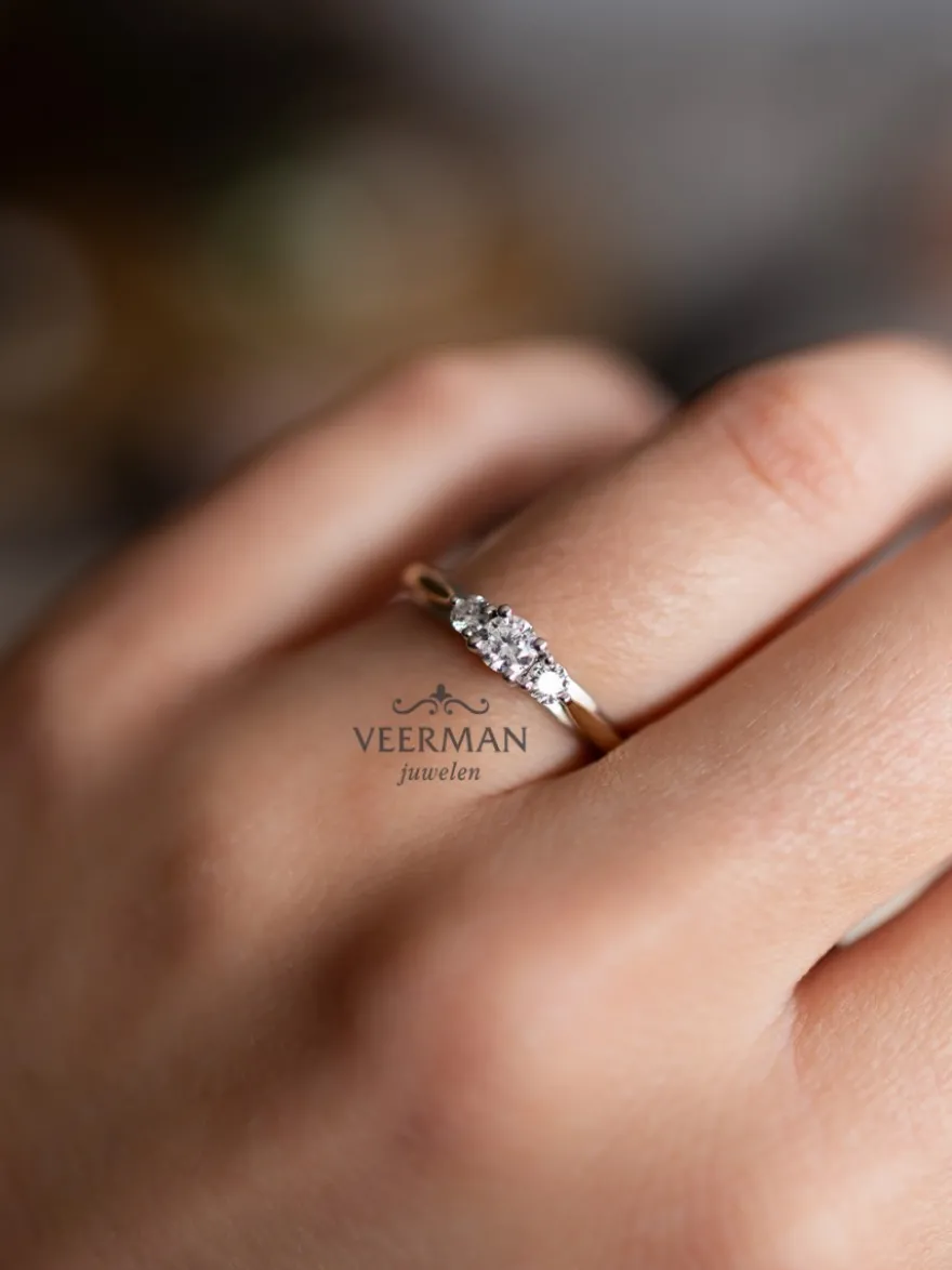 Bicolor ring met briljant 0,19crt. + Luxe Cadeau