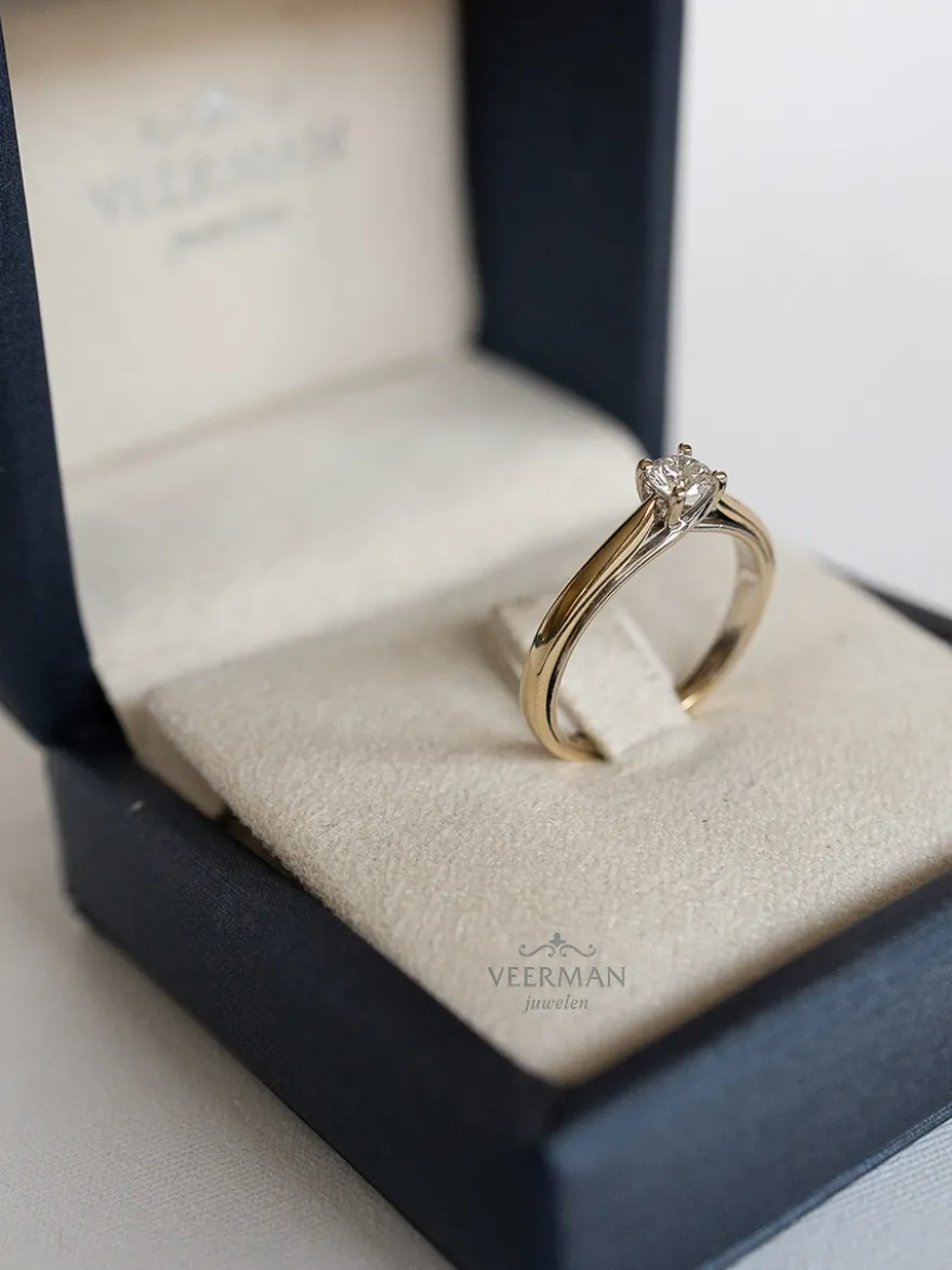 Bicolor solitair ring met briljant 0.31crt + Luxe Cadeau